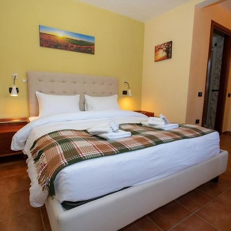 Villa Rina Deluxe And Cottage Porto Ceresio Exteriör bild