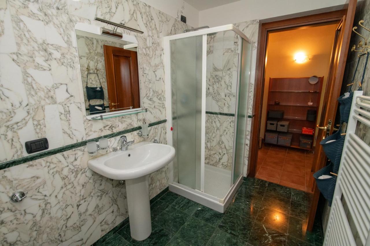Villa Rina Deluxe And Cottage Porto Ceresio Exteriör bild