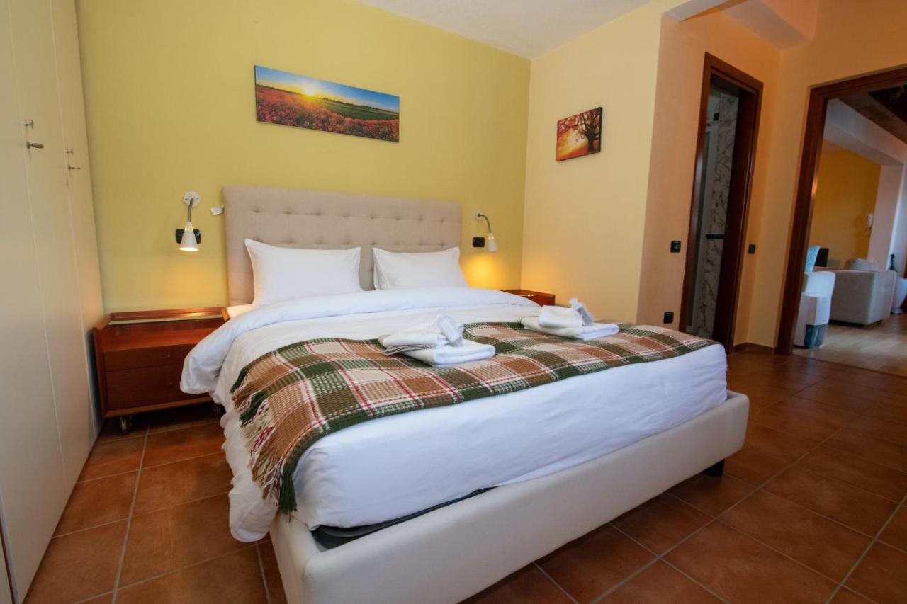 Villa Rina Deluxe And Cottage Porto Ceresio Exteriör bild