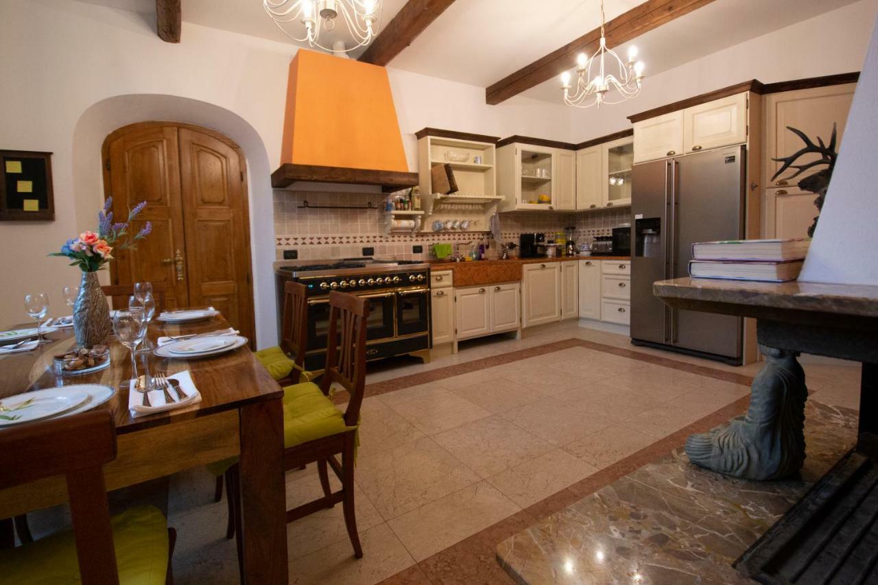Villa Rina Deluxe And Cottage Porto Ceresio Exteriör bild