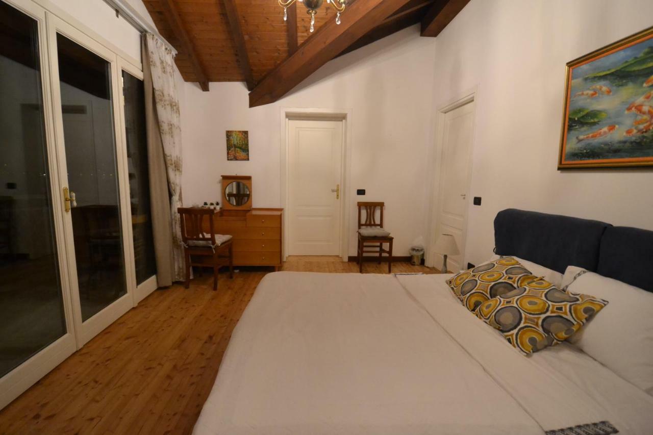 Villa Rina Deluxe And Cottage Porto Ceresio Exteriör bild